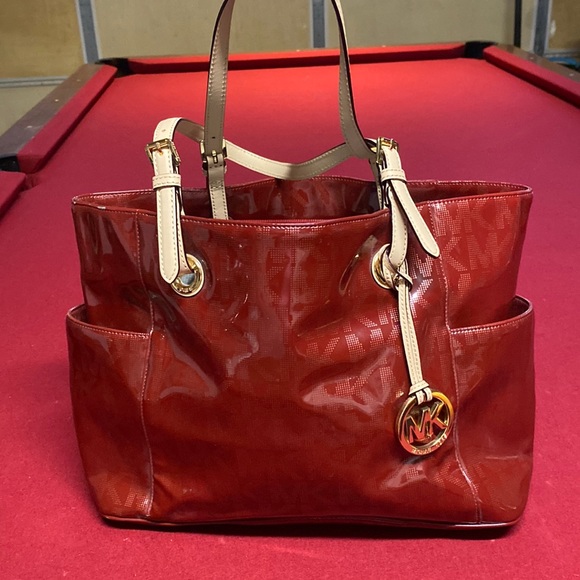 Michael Kors Handbags - NWOT Michael Kors tote